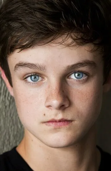 Фотография актёра Чандлер Кентербери (Chandler Canterbury)