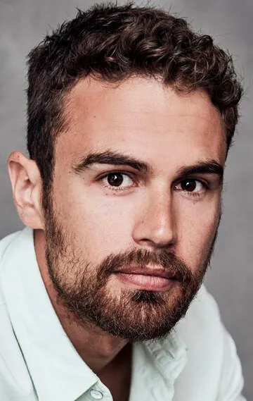 Фотография актёра Тео Джеймс (Theo James)