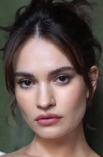 Фотография актёра Лили Джеймс