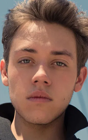 Фотография актёра Итан Каткоски (Ethan Cutkosky)