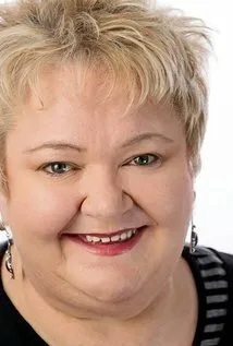 Фотография актёра Салли-Энн Аптон