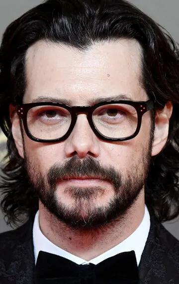 Фотография актёра Альваро Морте (Álvaro Morte)