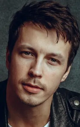 Фотография актёра Денис Васильев
