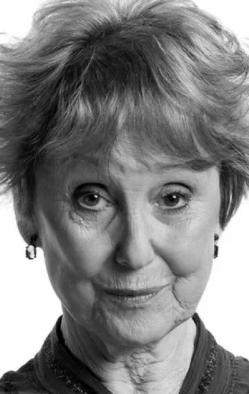 Фотография актёра Уна Стаббс (Una Stubbs)