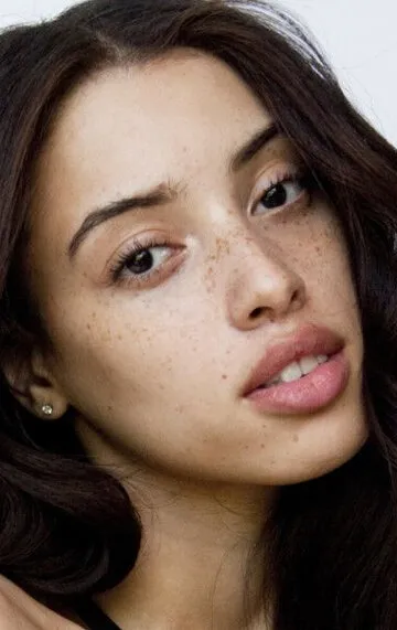 Фотография актёра Хадиджа Ред Тандер (Khadijha Red Thunder)